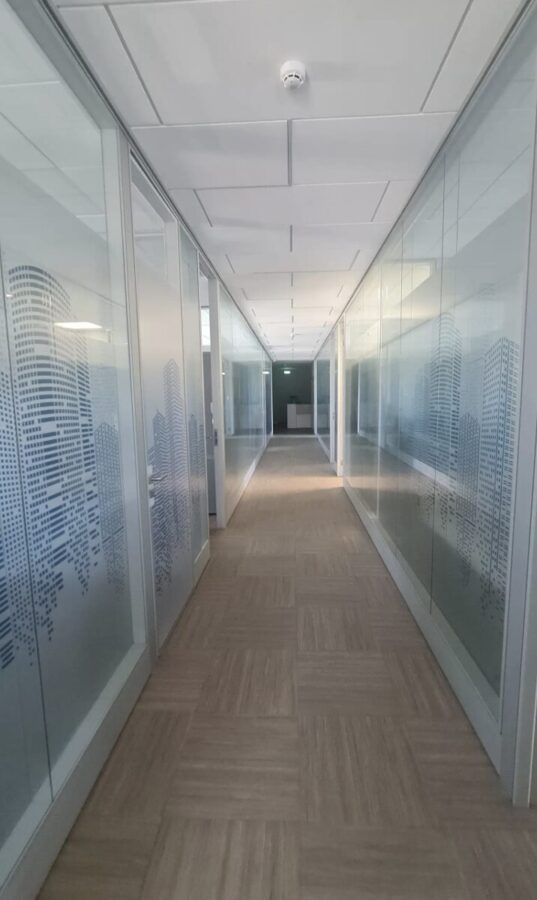 half-floor office for rent (Ref: 3730)