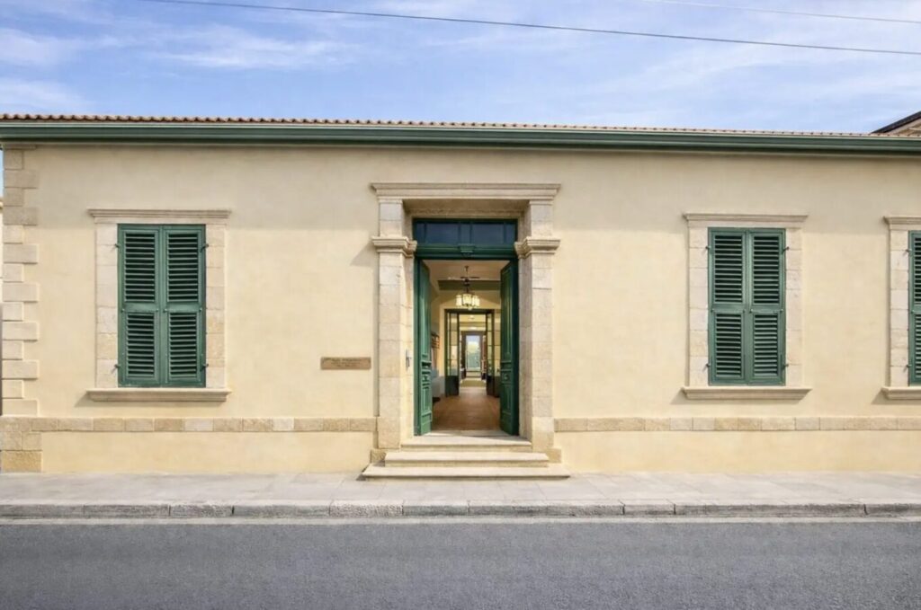 office centre for rent (Ref: 3733)