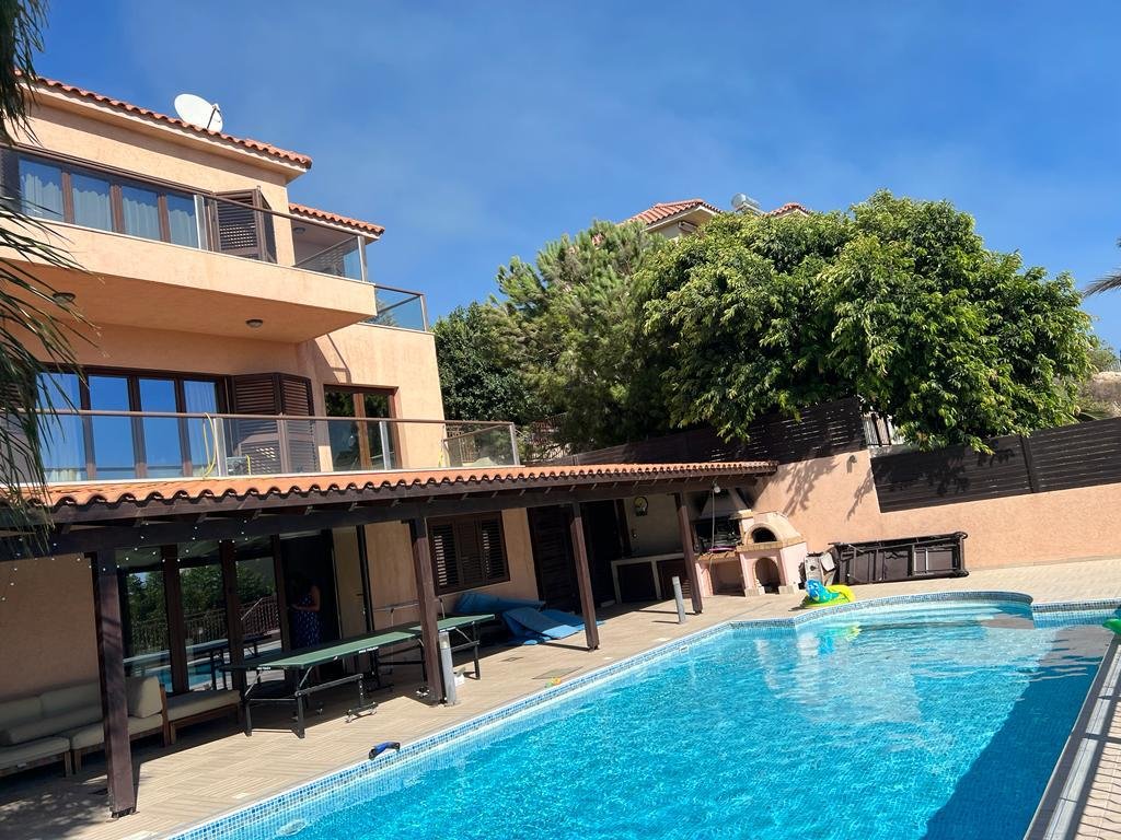 5-bedrooms villa for sale (Ref: 2843)