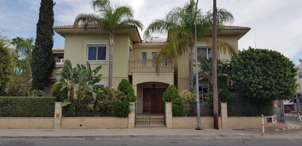 4 bedrooms townhouse (Ref: 4677)