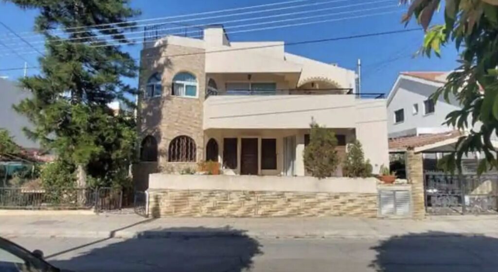 6-bedroom detached house (Ref: 3763)