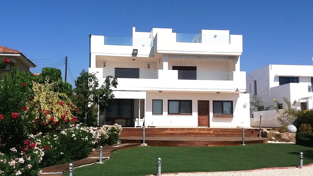 Beachfront Villa 4-Bedrooms (Ref: 1487)