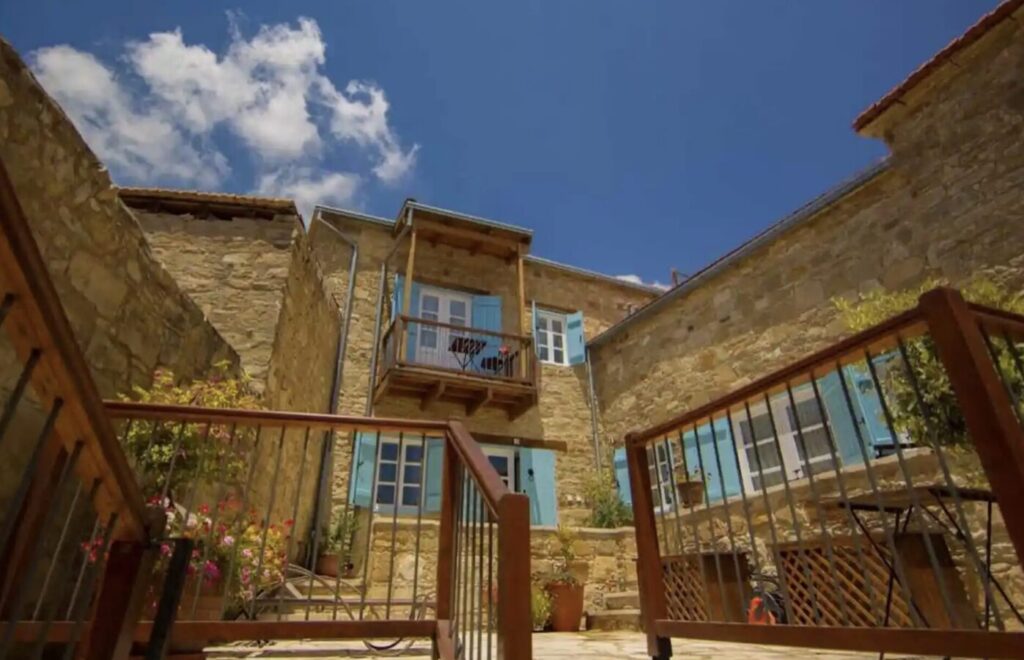 4-bedroom semi-detached (Ref: 4192)