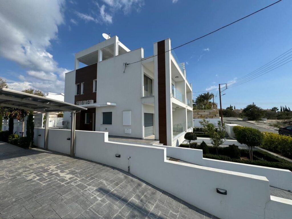 4-Bedrooms House (Ref: 3572)