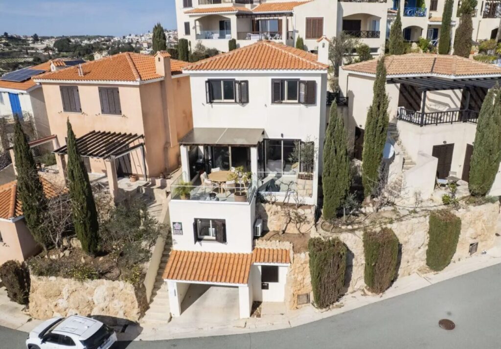 3-bedroom semi-detached (Ref: 3807)