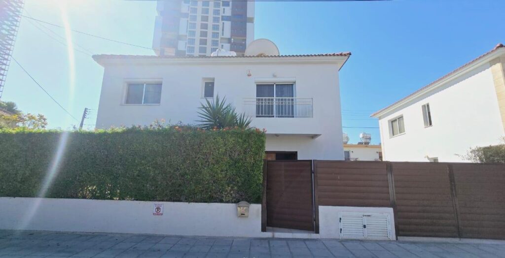 3 bedrooms house (Ref: 4218)