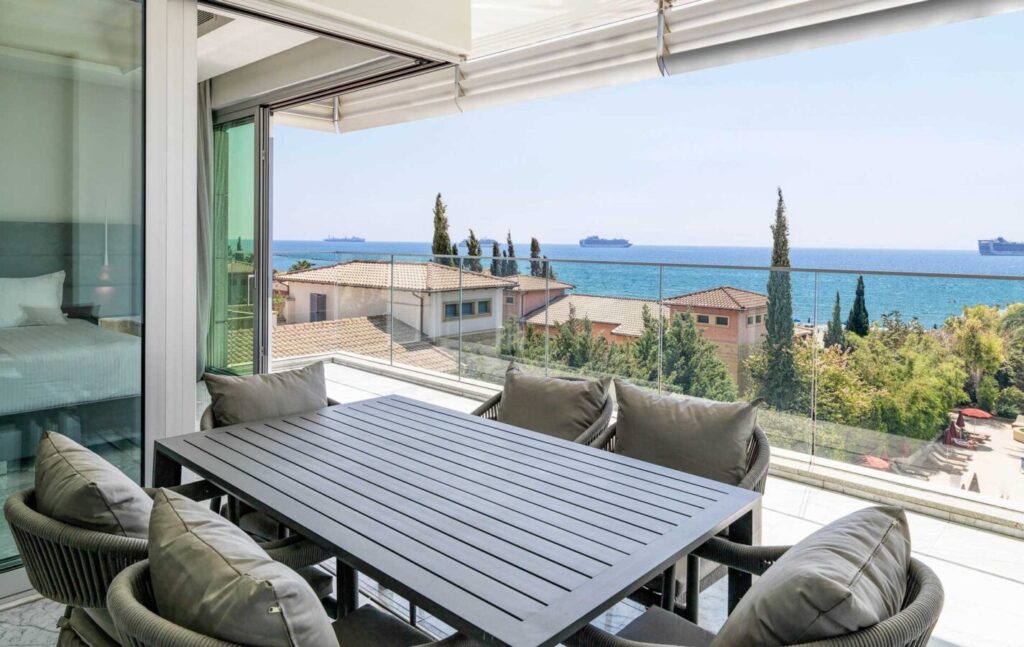 2-Bedrooms Apartment (Ref: 1174)