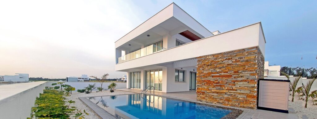 4 bedrooms villa (Ref: 3439)