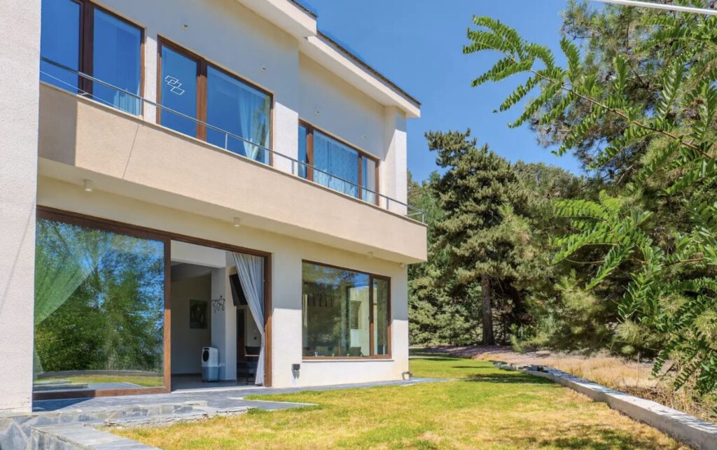 3 Bedrooms house (Ref: 2971)