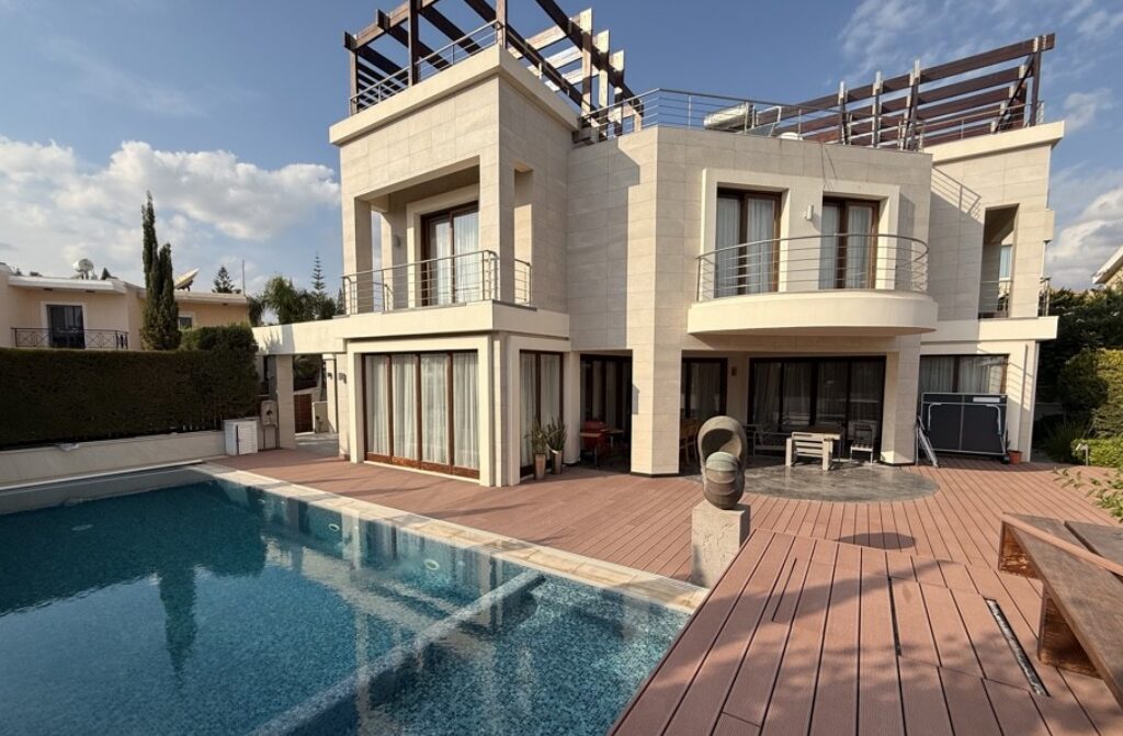 4 bedrooms villa (Ref: 4031)
