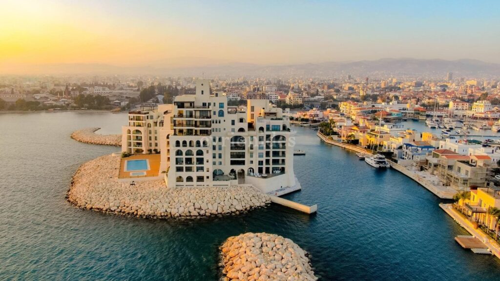 3 BEDROOMS APARTMENTS FOR SALE (Ref: 2681)