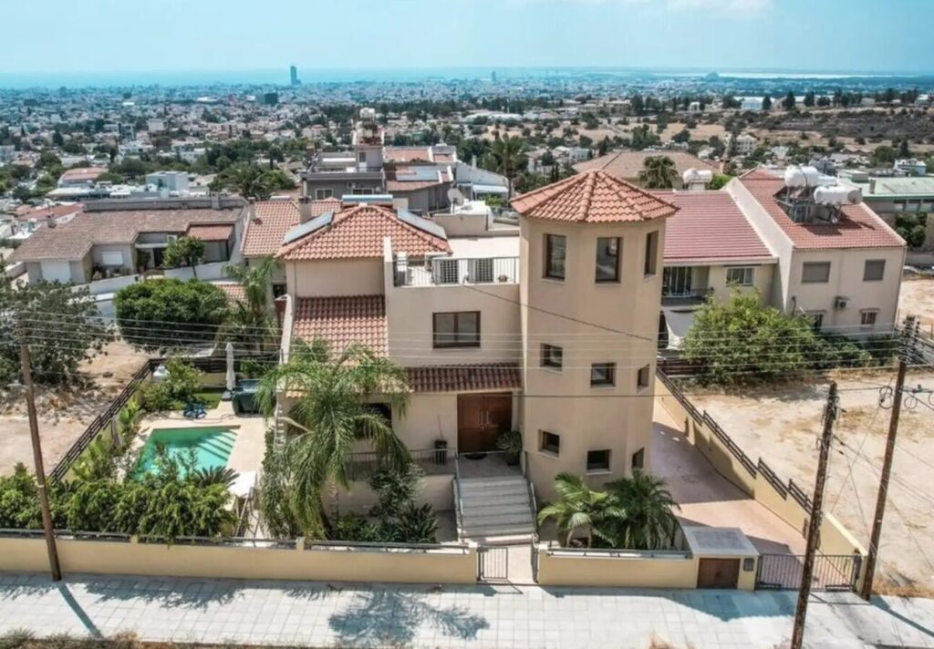 5-bedroom villa (Ref: 3802)