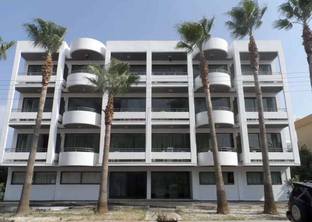 Whole building 26 apartments (Ref: 2946)