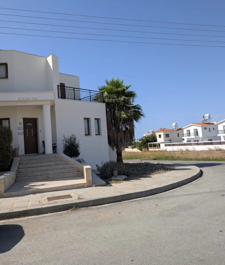 Residential Bulding 3 apartments for sale (Ref: 3849)